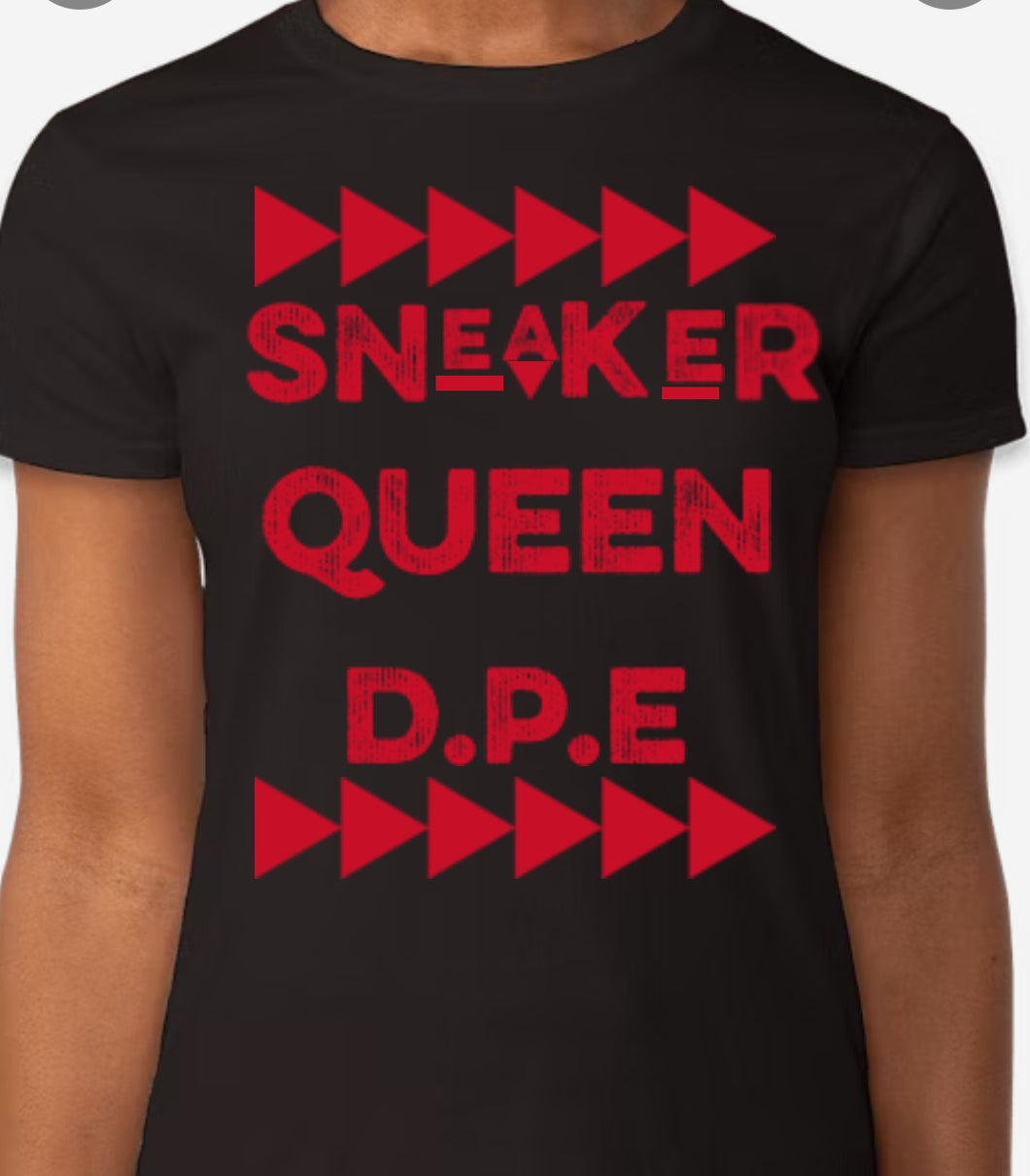 D.P.E WOMAN'S SNEAKER QUEEN T-SHIRT
